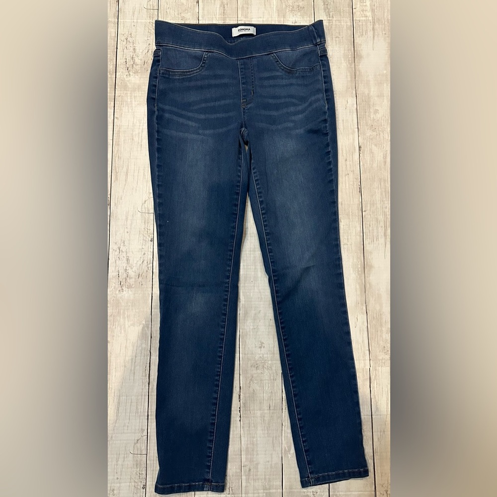 Size 6 medium wash pull-on jegging